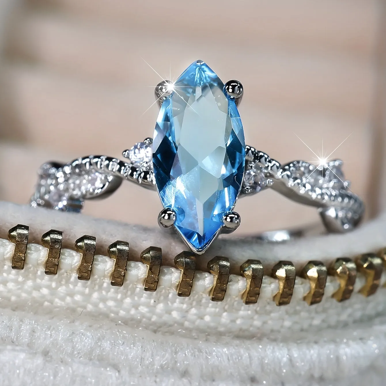 1pc Elegant Promise Ring Inlaid Ocean Blue Oval Zircon Shining With Micro Zircons Engagement Jewelry