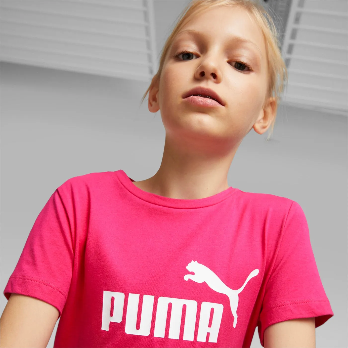 Puma short sleeve t-shirt for girls with printed logo ESS 587029 01 orchid