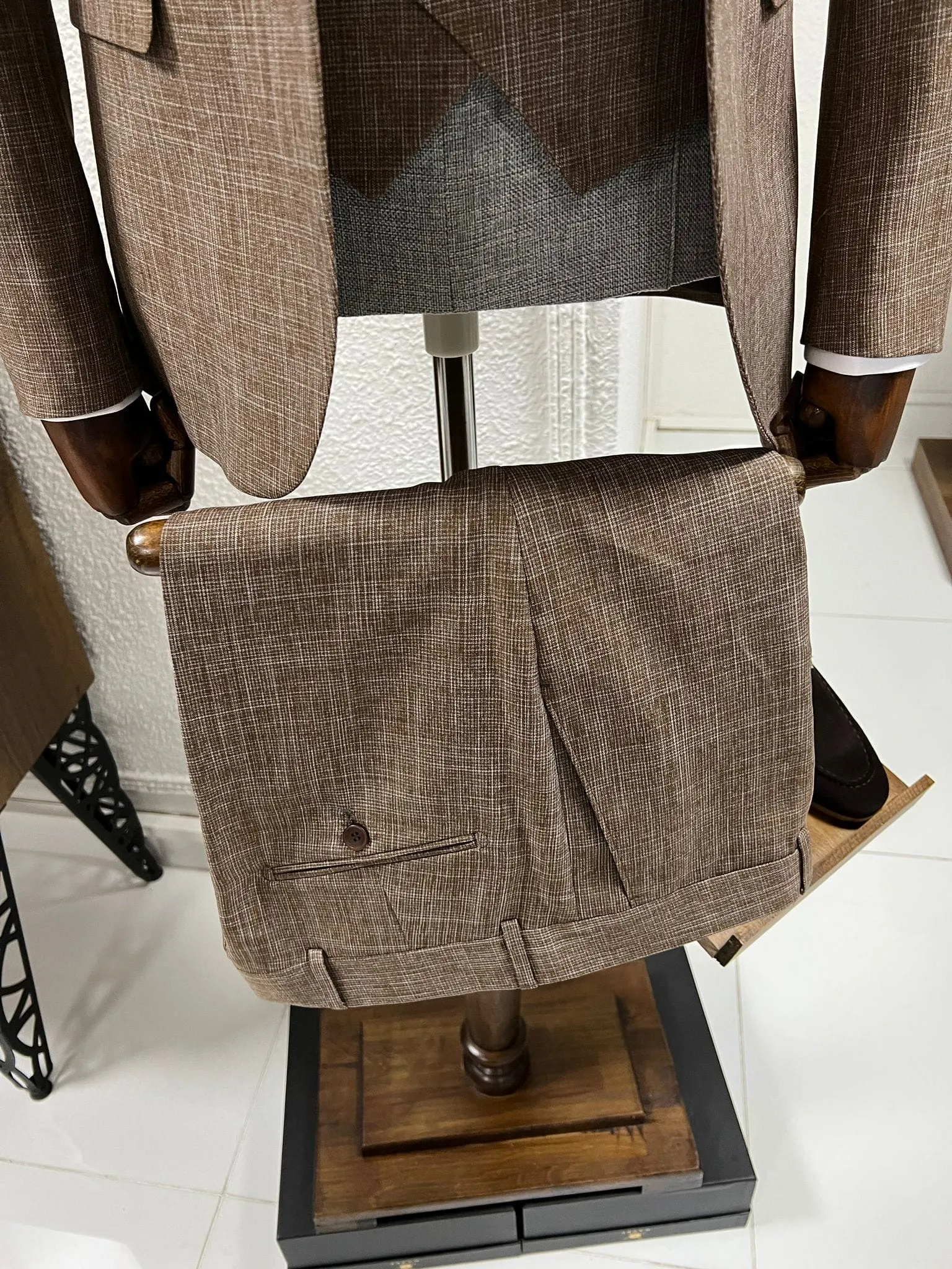 Slim Fit Pointed Collar Brown Tuxedo Vest Suit