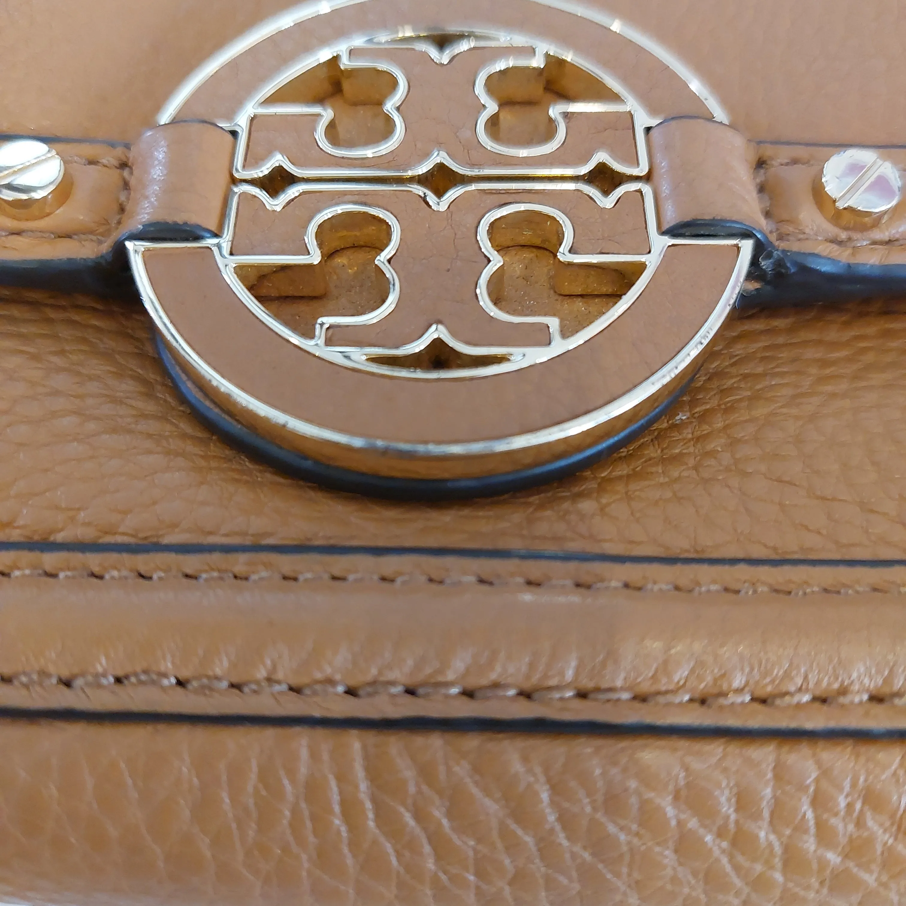 Tory Burch 'Amanda' Tan Leather Wallet-On Chain | Pre Loved |