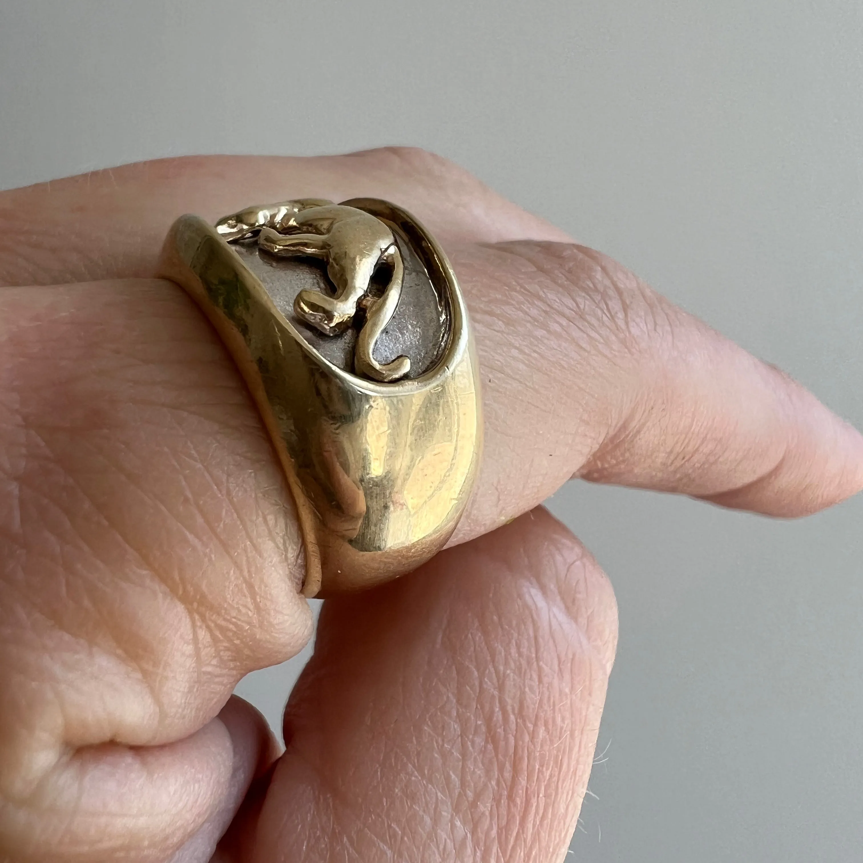 V I N T A G E // purrrrfect prowl / solid 10k gold lioness or panther shadowbox signet ring / size 7